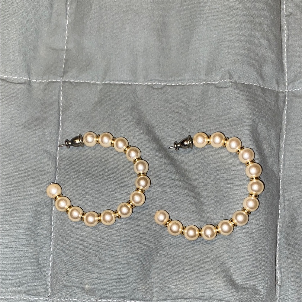 🤍NWOT Monet Vintage Elegant Pearl Hoop Earrings
